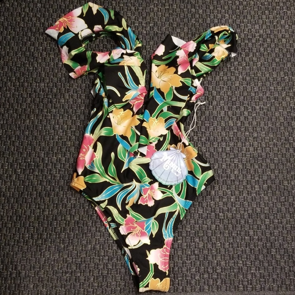 ๐HP๐ ๐Show Me Your Mumu๐ Ruffle One Piece Swim - Picture 5 of 8